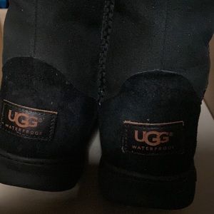 UGG MICHAELA BLACK SUEDE WATERPROOF BOOTS IN BOX LIKE NEW